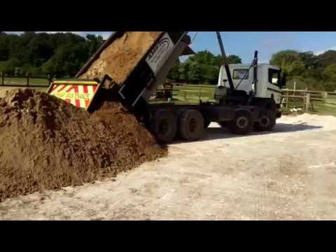 8 wheel tipper truck delivering in aggregates in Bournemouth
