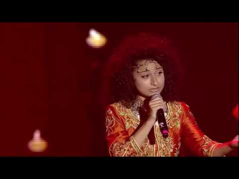 الجزائرية داليا شيح تبكي الجمهور والفنانين الأتراك