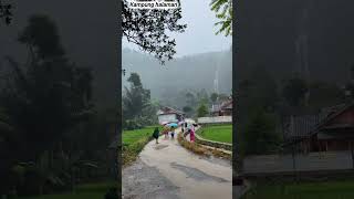 Download lagu walau hujan suasana tetap indah dan orang2 pada keluar #kampunghalaman #hujan #alamindonesia mp3