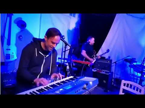 Play something 80s new wave-ish (live stream clip)