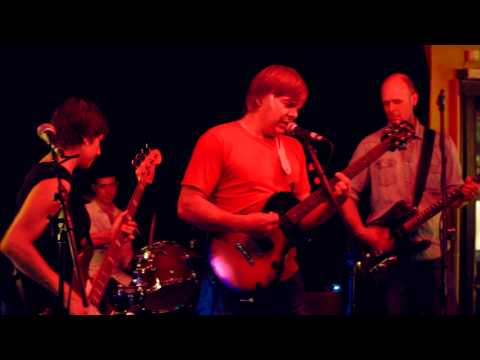 Cave Bees - Golden Goose (live)