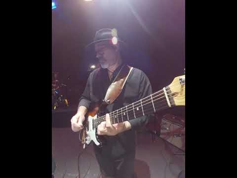 YKAY EN LA GUITARRA «EL MUNDO» JUNTO A SERGIO NUÑEZ