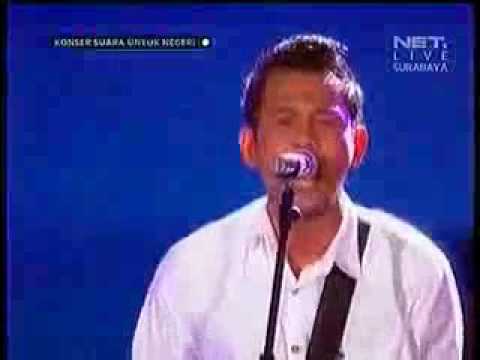 Lagu Untuk Calon Presiden!! Iwan Fals feat Superman Is Dead   Manusia Setengah Dewa LIVE NET TV