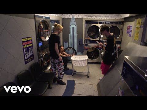 Mike Defunto, Sally Cruz, KONTI flowerchild - UN CASSETTO DI LACRIME (Visual)