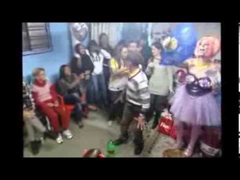 DRAG FABYOLLA CONHECE UM AVENTAL DIFERENTE E SE ENCANTA