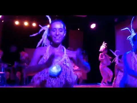 O Tahiti E performing on the Paul Gauguin luxury cruise ship