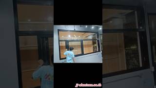 บานเลื่อนแบ่งสามอิสระพร้อมช่องแสงบน