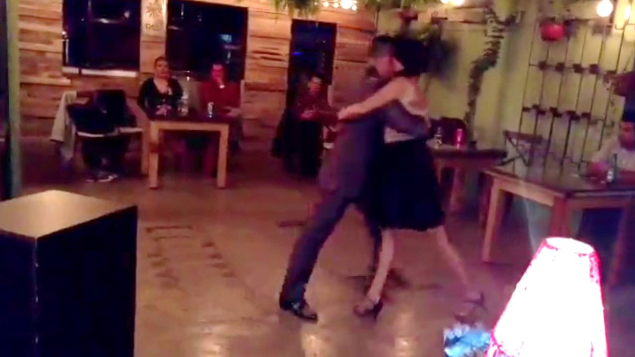 Roberto y Sofía bailan Jamás Retornarás en Che Papusa! milonga