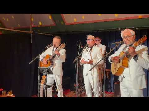 Trio Galantes performs Cantoral's "Noche no te vayas" - Live in Amsterdam