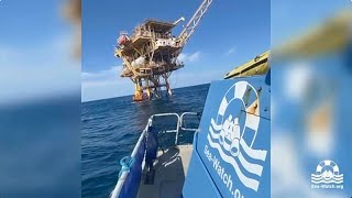 Sea-Watch rescata a 44 inmigrantes de una plataforma petrolífera abandonada en el Mediterráneo