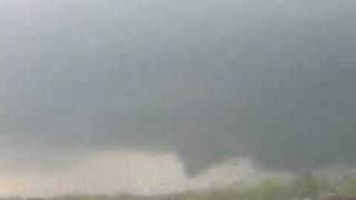 preview picture of video 'LARGE WALL CLOUD AND FUNNEL SOUTH OF WINFIELD KANSAS   MARCH 23 2009'