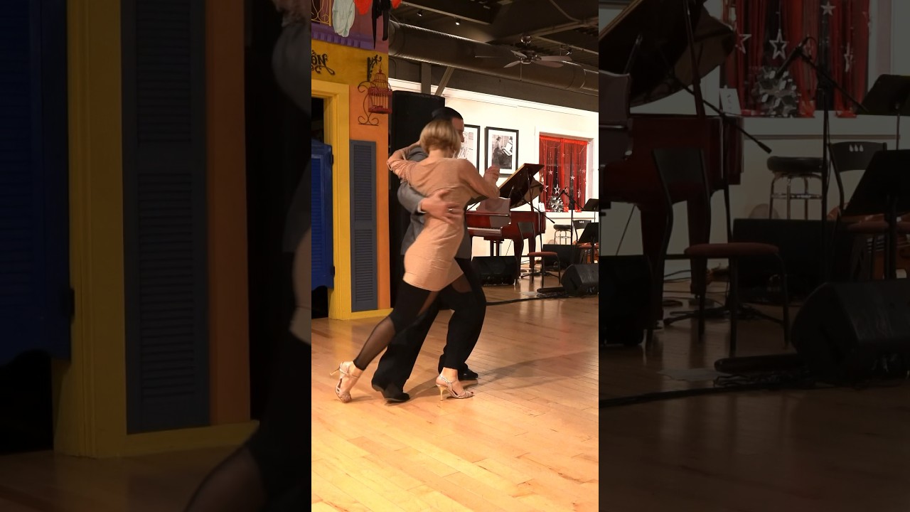 Doble sacada atrás 😍 PUGLIESE PUGLIESE PUGLIESE Analía Carreño Luis Ramirez #tango #dance #unique
