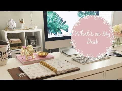 What's on My Desk | Desk Tour | Lindsey Harbison