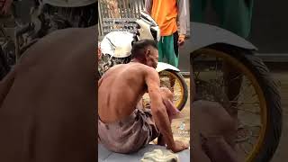 Download lagu pak dee meletre asek #shorts #short #shortvideo #komedi mp3