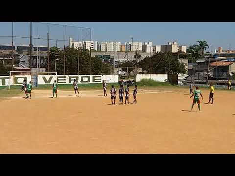 Cobrança de falta que a bola parou no travessão | avarzea.com.br