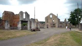 preview picture of video 'Oradou Sur Glane , La grande Place - 10 juin 1944'