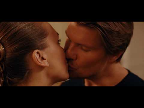 Lucie Vondráčková - Perfect Kiss (Official)
