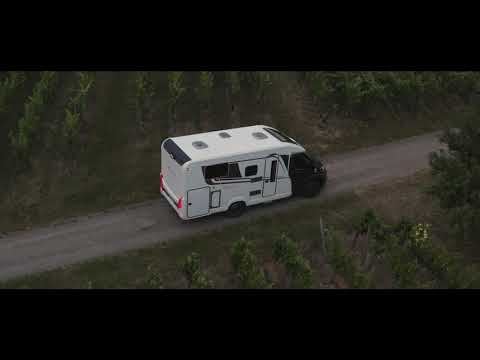 Jetzt bereit für für den Sommer 2021?!? Ihr könnt dieses Reisemobil bei uns nicht nur kaufen sondern auch mieten. Packt eure Sachen und ab ans Meer. Mit seinen kompakten Maßen ist er euer Reiseführer über schmale Küstenstraßen und schmale Gassen.