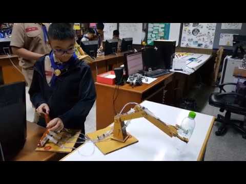 Hydraulic  Robotic Arm by our young engineers