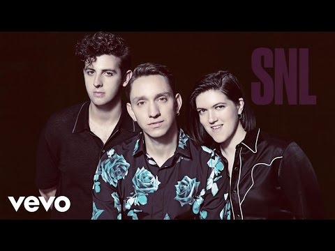 The xx - "On Hold" performed on Saturday Night Live