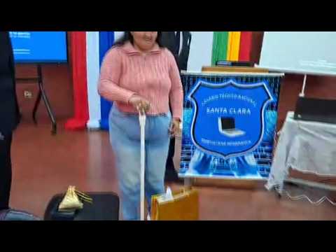 Estudiantes de Coronel Bogado crean un bastón inteligente para una persona con discapacidad visual