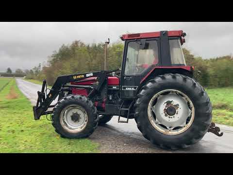 Video: Case IH 1056 XL tractor with front loader 1