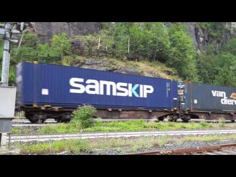 DOPPIA DI BLS 485 +186 4 NAZIONI CON CARRI MERCI IN TRANSITO A ISELLE.(VB) 18 - 8 - 2016