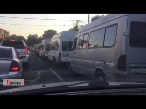 Միկրոավտոբուսներով մարդ են տանում Փաշինյանի հանրահավաքին