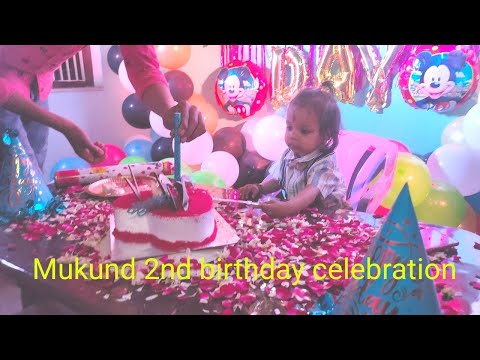 Mukund 2nd birthday celebration 🎊🎊 mukund ne khud hi cake cut ke kha liya 😀😀 #like #birthdayparty