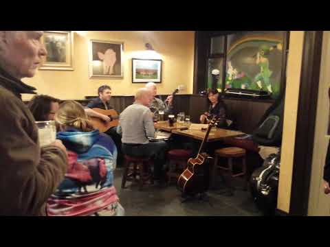 Trad session, Gerry Mulvihill, Mary Staunton and friends - Glynns Oranmore