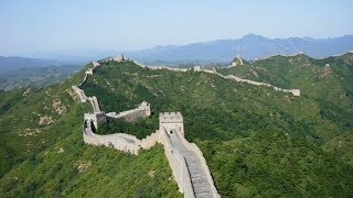 preview picture of video 'Walking Along The Great Wall of China (Simatai Section in 2007 before renovation)'