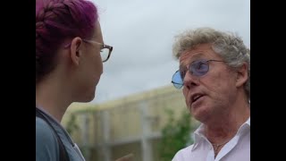 The Who&#39;s Roger Daltrey visits teenage cancer patients