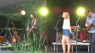 The Common Linnets Better than that, schoenen wisselen en coffeecups Caprera