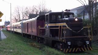 preview picture of video 'Newport Dinner Train Polar Express 11-26-11'