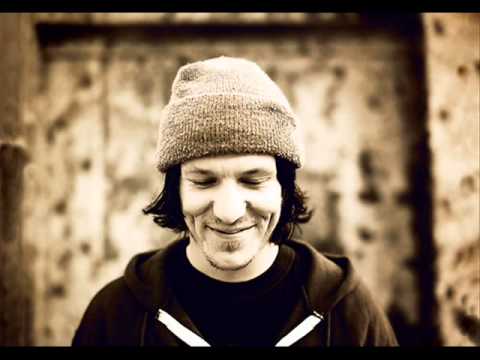Elliott Smith Playlist Megamix -OR- One Hour and Sixteen Minutes with a Modern Musical Genius