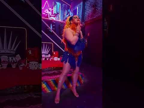 Mikaela Pitt  no Show Camarim no Bar Queen