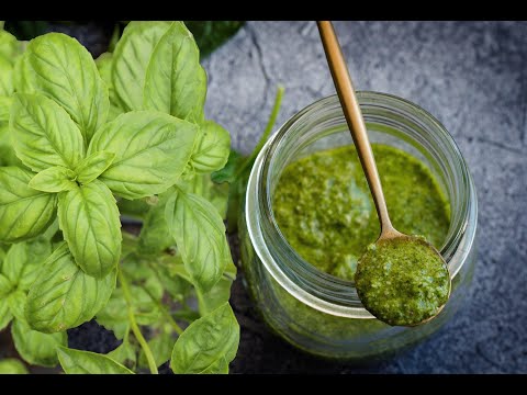 if you do it yourself once, you will not like the bought one anymore / Fresh pesto without pine nuts