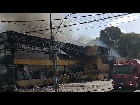 Loja Maravilhas do Lar pega fogo e assusta moradores