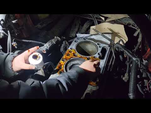 Cummins N14 Cylinder Head Replacement and Bolt Torque Down #Diesellife#Salvageyard#TowingSemiTrucks#