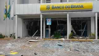 preview picture of video 'Bandidos Explodem Agencia do Banco Brasil - Corumbaiba (16/01/2014)'