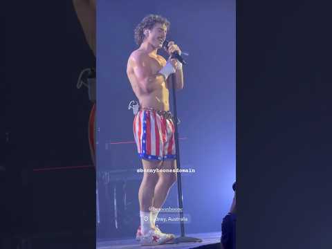 Benson performing in Sydney! 🇦🇺 #bensonboone