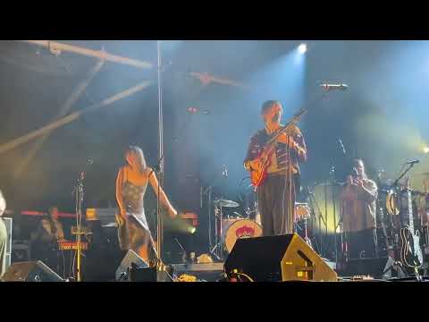 Le Roy, la Rose et le Lou[p] - “La pluie ne tombe jamais sur toi” (8/23/24)