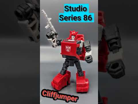 3 Minute Reviews #transformers #generations #studioseries86 #autobots #deluxeclass #cliffjumper