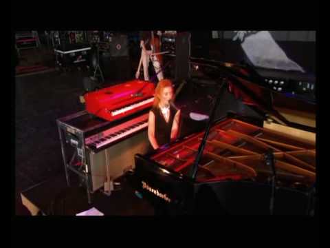 Video thumbnail for Pretty Good Year (Live) [Sound Advice Amphitheatre, 04/09/03]