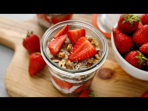 Keto Strawberry Chia Parfait [Easy Low-Carb Breakfast]