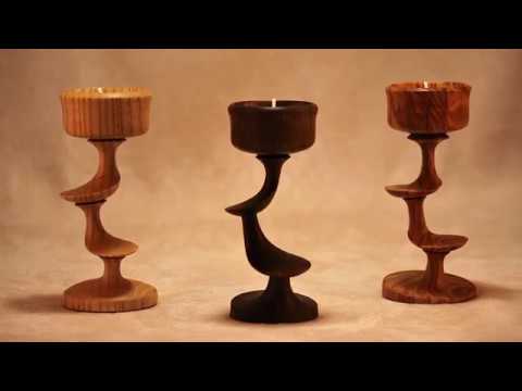 Bougeoir en bois tourné désaxé,