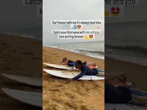 surf lesson at wadduwa beach