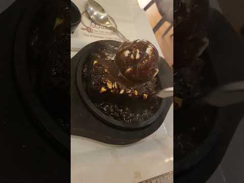 #brownie #sizzlingbrownie #icecream #sizzler #tastycake 🥰♥️🤩😋😋😍🤗