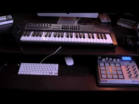 Logic Pro 9 Trance Elek3ctii in studio making "Symbols"