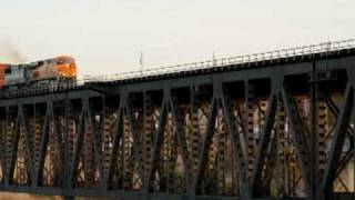 preview picture of video 'BNSF Railroad Bridge, Topock, Arizona'